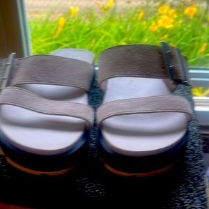 Sorel flip flops